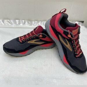 Brooks Women's Cascadia 14 Trail Running Shoes. Size 8B FRONT OF SHOES GLUED